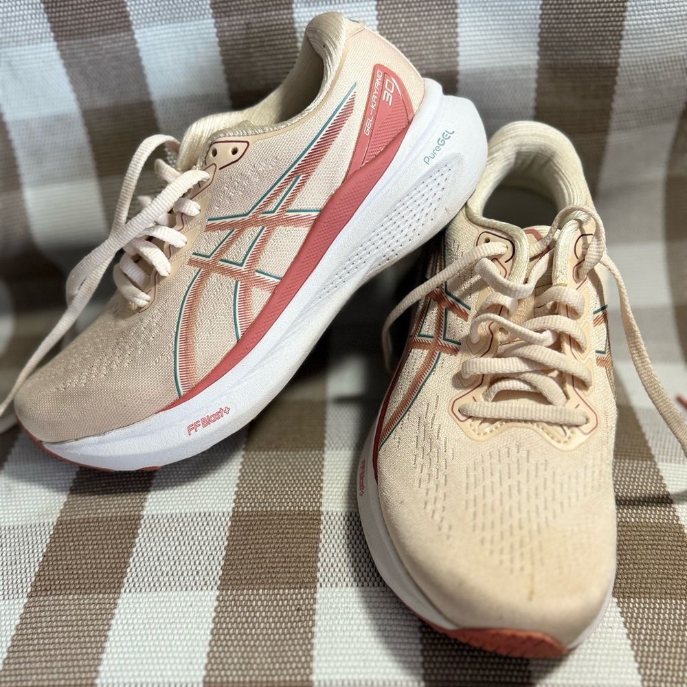 Women's Training Running Shoes GEL-KAYANO 30 size 6.5 gently used